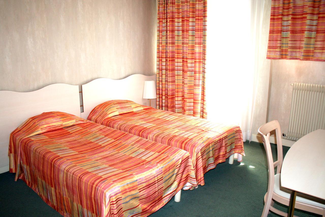 Hotel Eiffel Blomet Párizs Szoba fotó