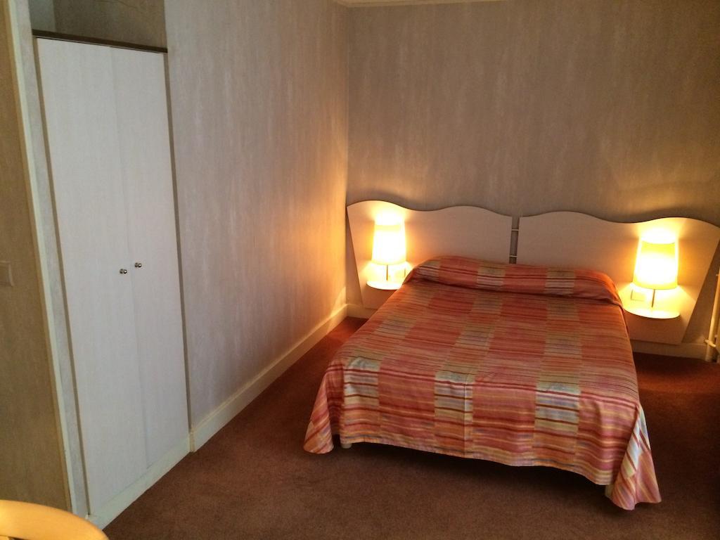 Hotel Eiffel Blomet Párizs Szoba fotó